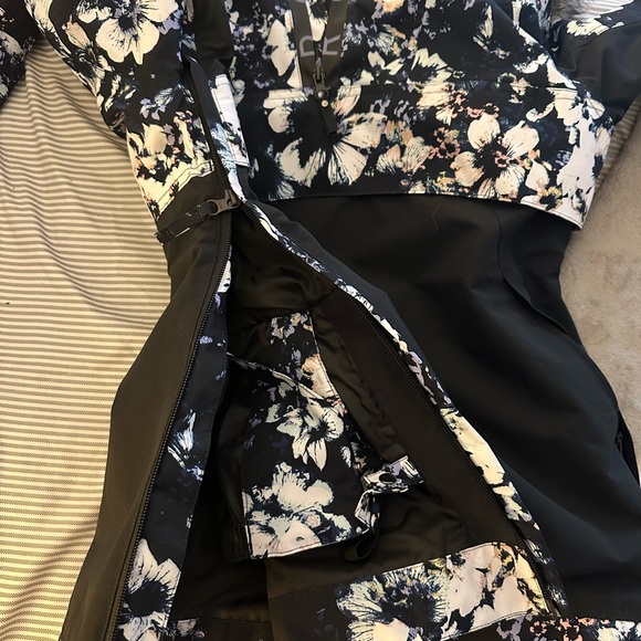 Roxy Women's Hawaiian Shelter Snowboard Jacket Size XS - Picture 13 of 13